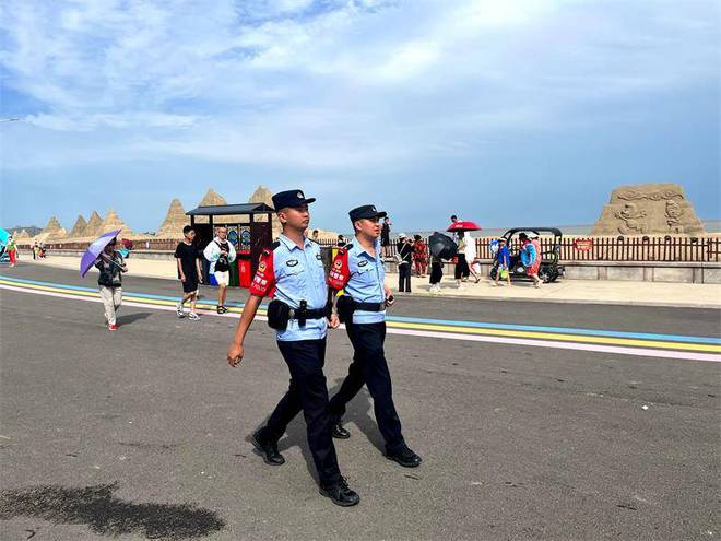 威海白沙滩，旅游警务精心护航，绘平安画卷