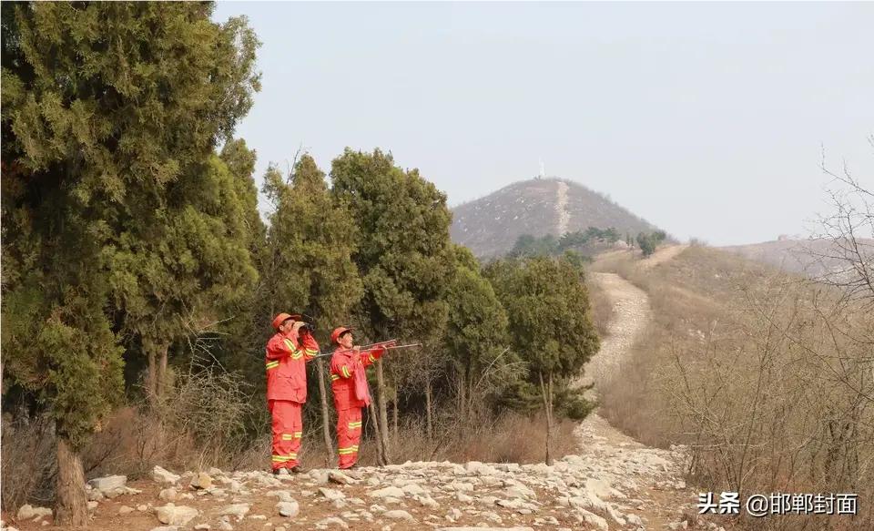 七旬老人深山迷失，民警历时30余小时全力搜救成功