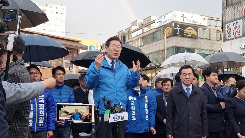 总统不履职背景下，韩国执政党党首言论及其影响分析