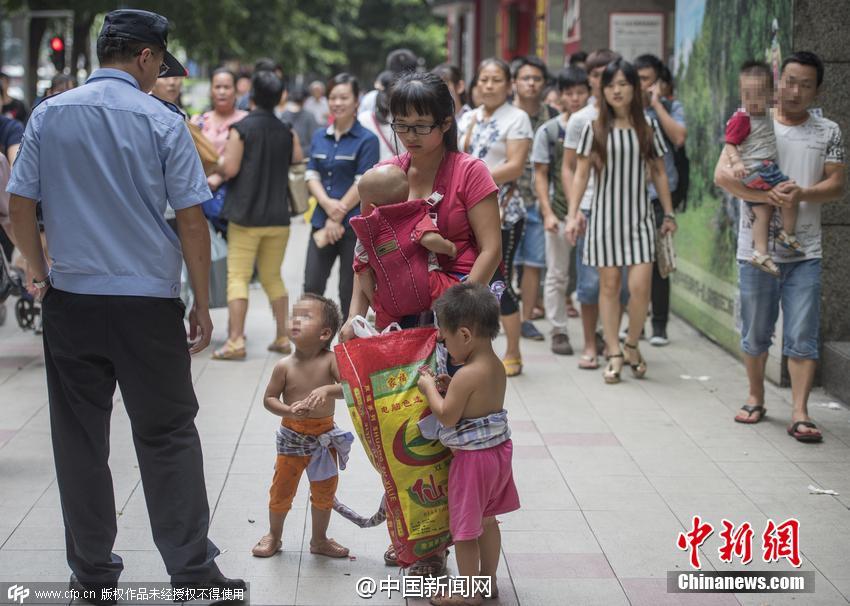 社会温暖与责任共筑，部门介入赤裸幼子街头事件