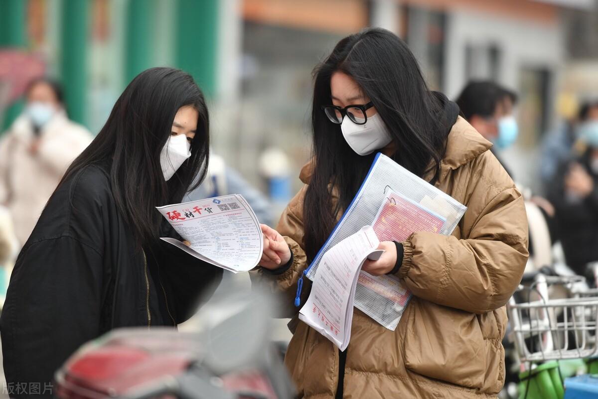 备战2024年公务员考试，资料准备与策略解析