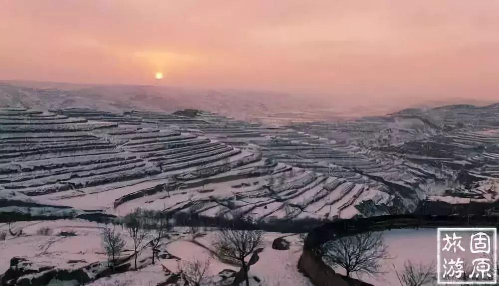 冰雪奇遇，冰雪大世界盛大开园，游客裹棉被排队的冬日奇景