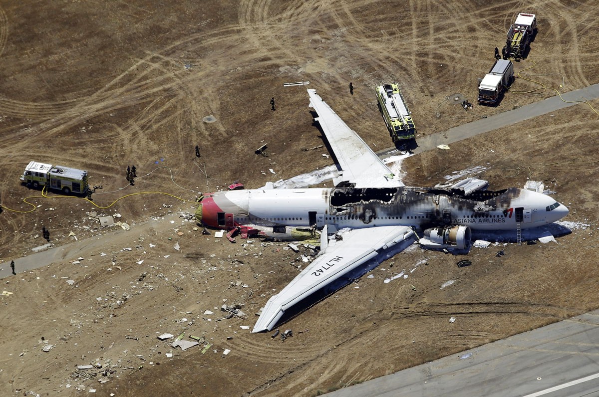 韩国飞机降落时遭遇爆炸起火事件纪实