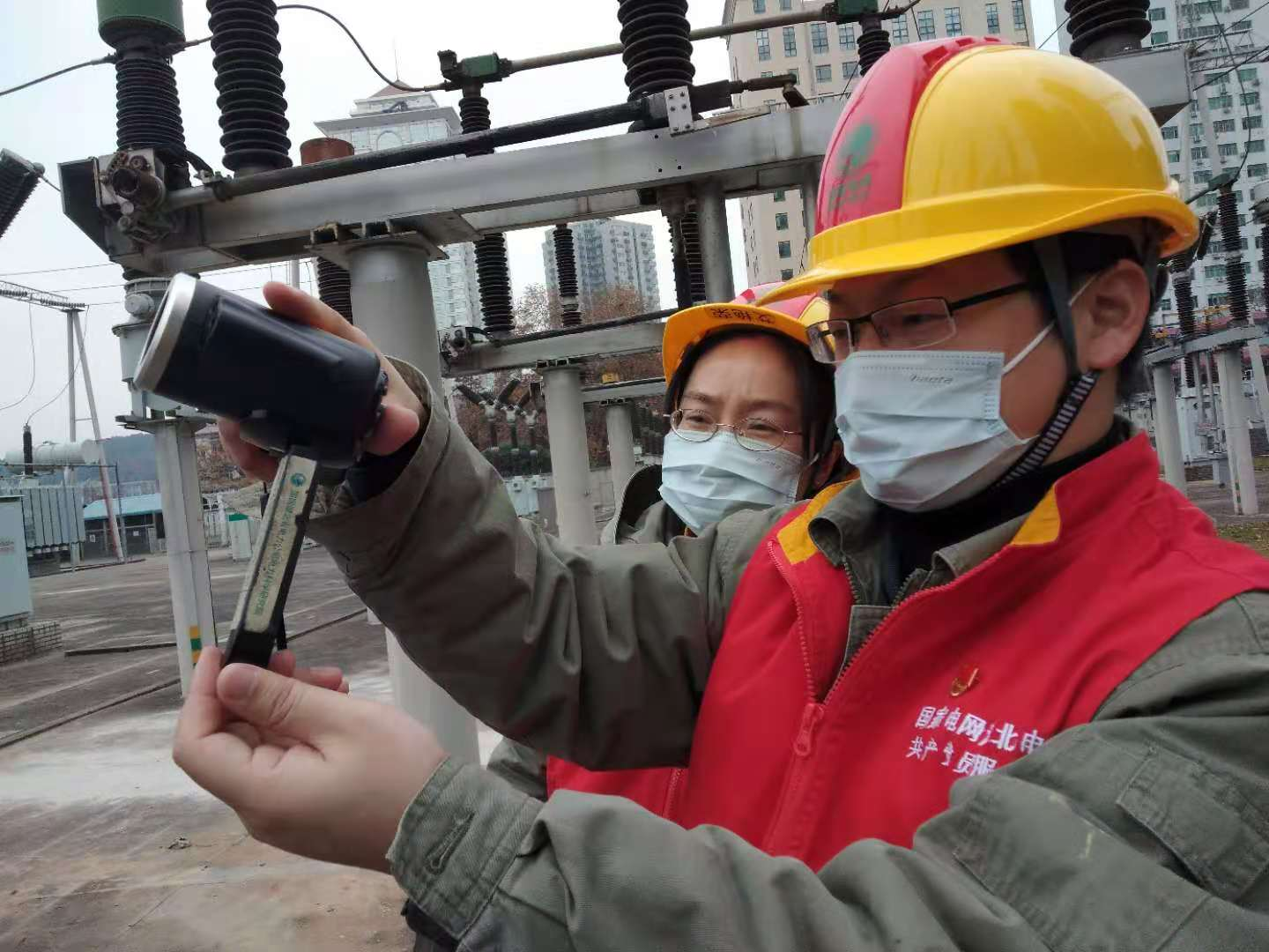 电力守护者，冬日巡检的辛劳与春节的坚守