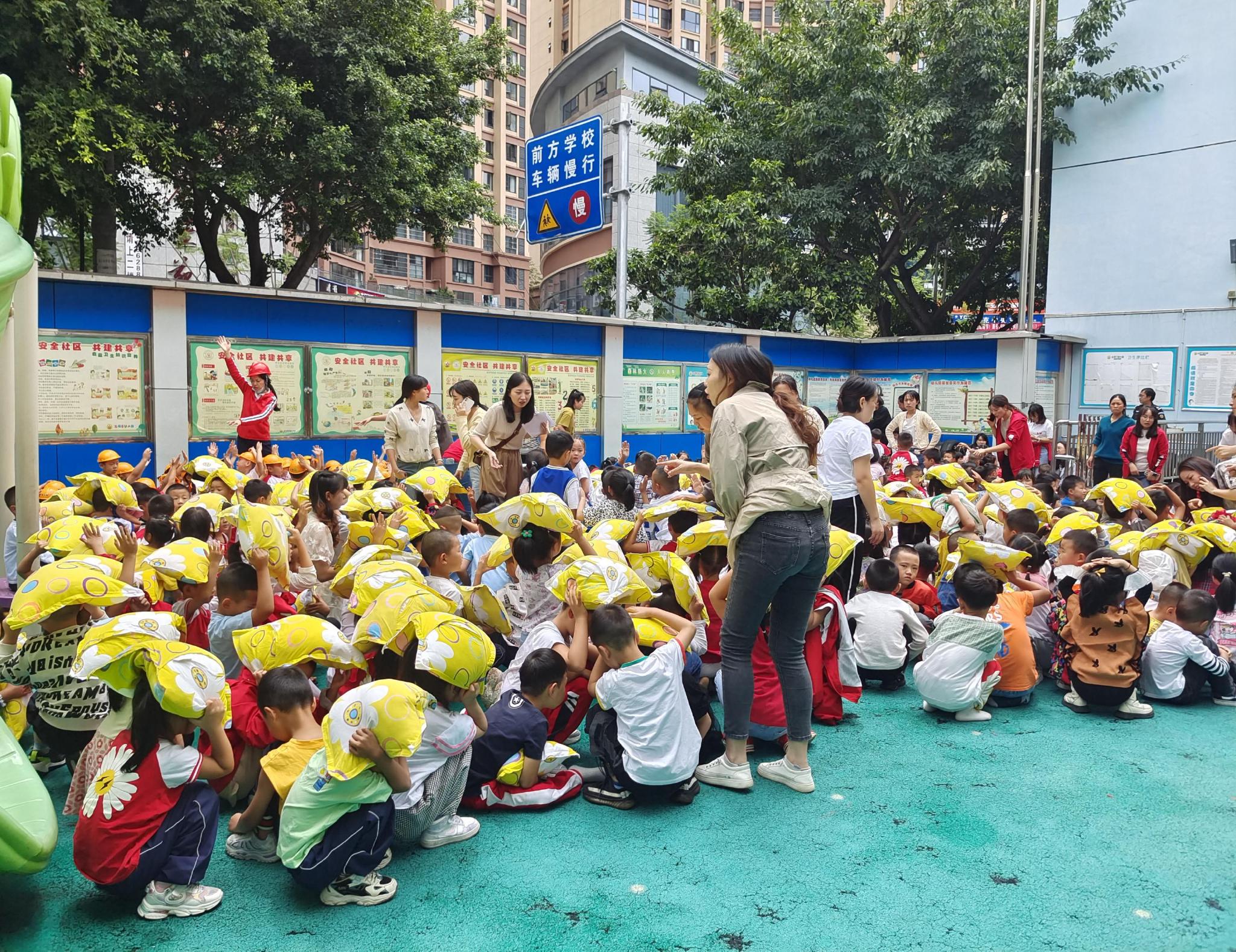 地震瞬间，21位幼师守护200名孩子的安全之旅