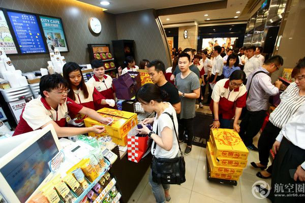 地震后，顾客的坚韧与情义，饭店排队买单的温暖时刻