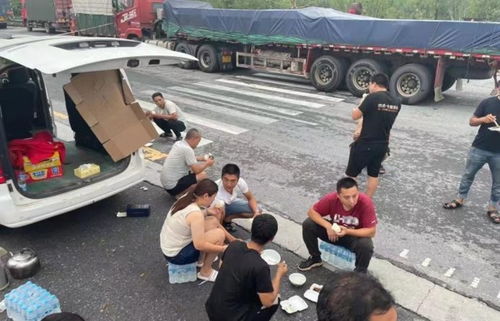 重庆山路迷途，外地司机泪洒山间寻归途