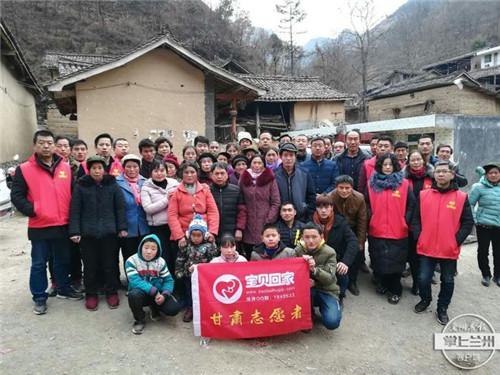 好心人捎回城，温暖的路灯守护女生安全归家