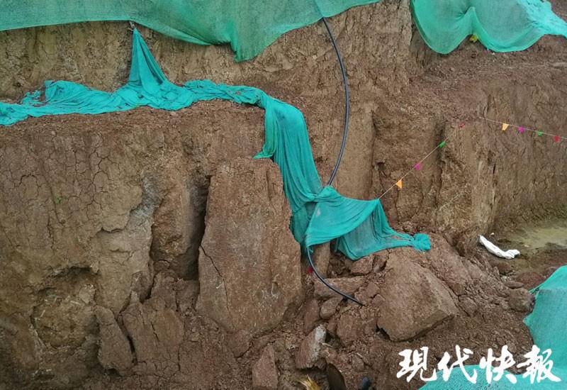 南京北站建设遭遇古墓挖掘风波，工程暂停引发社会关注